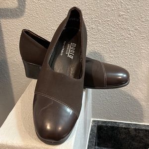 MUNRO American Women’s shoes Size 6.5 W color brown